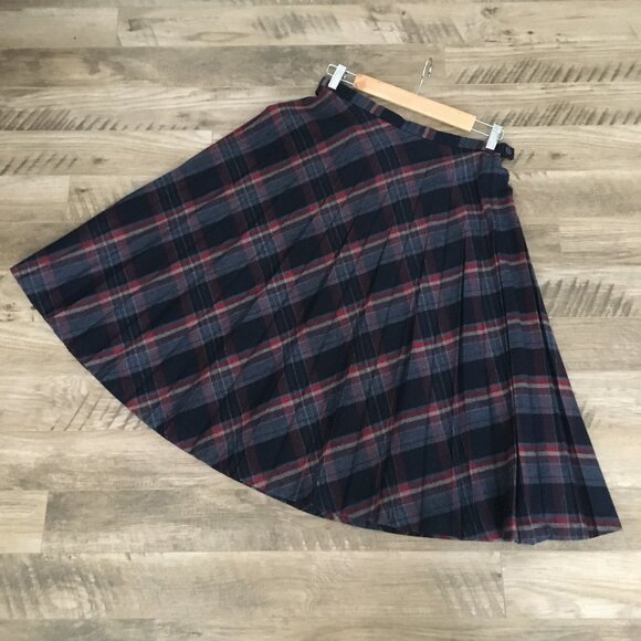 Vintage Canadian Plaid Knife Pleated Wool Skirt 28W - Picture 9 of 13